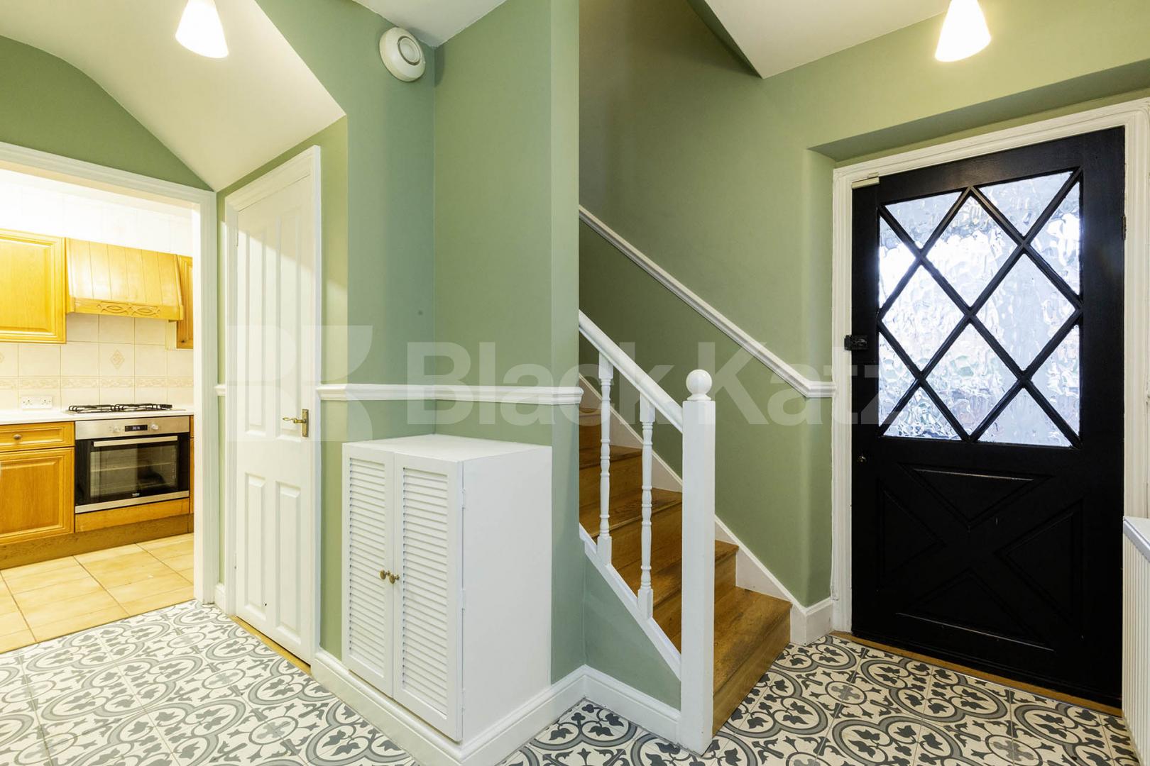 			3 Bedroom, 1 bath, 1 reception House			 Wormholt Road, Shepherds Bush